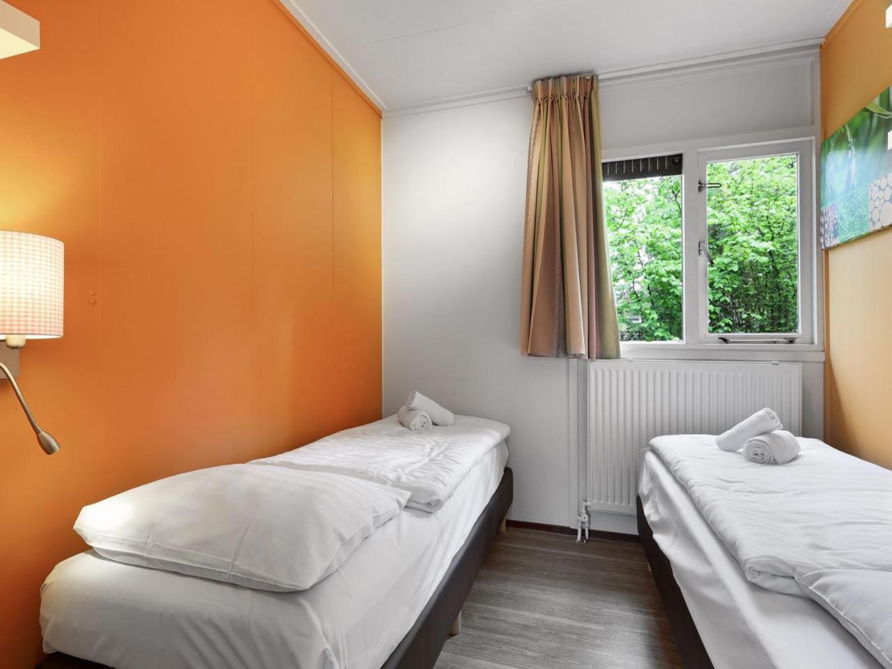 Comfort 6-Person Dog Bungalow In The Holiday Park Landal Heideheuvel Beekbergen Rom bilde