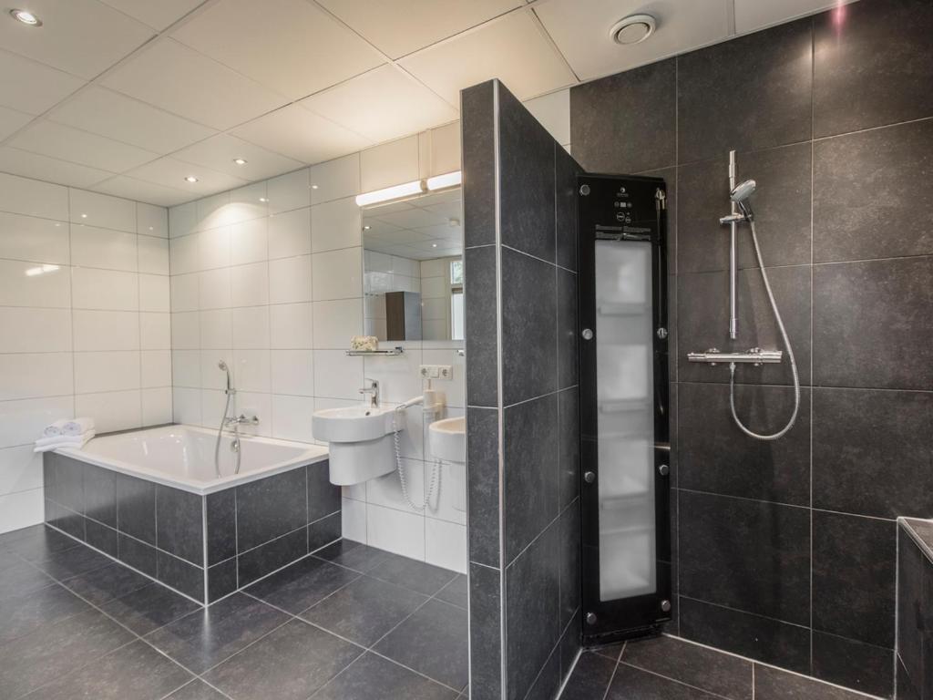 Comfort 6-Person Dog Bungalow In The Holiday Park Landal Heideheuvel Beekbergen Rom bilde