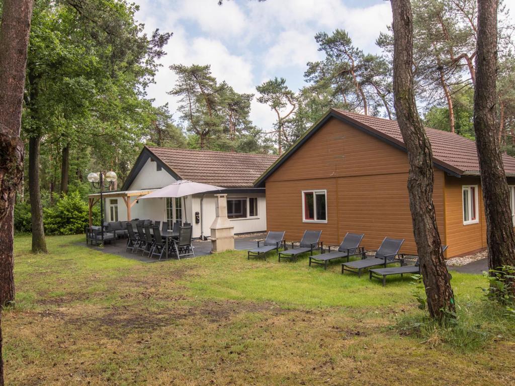 Comfort 6-Person Dog Bungalow In The Holiday Park Landal Heideheuvel Beekbergen Rom bilde
