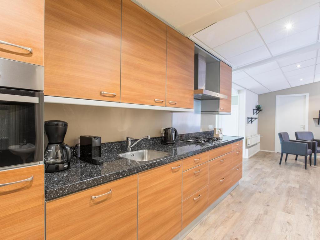 Comfort 6-Person Dog Bungalow In The Holiday Park Landal Heideheuvel Beekbergen Rom bilde