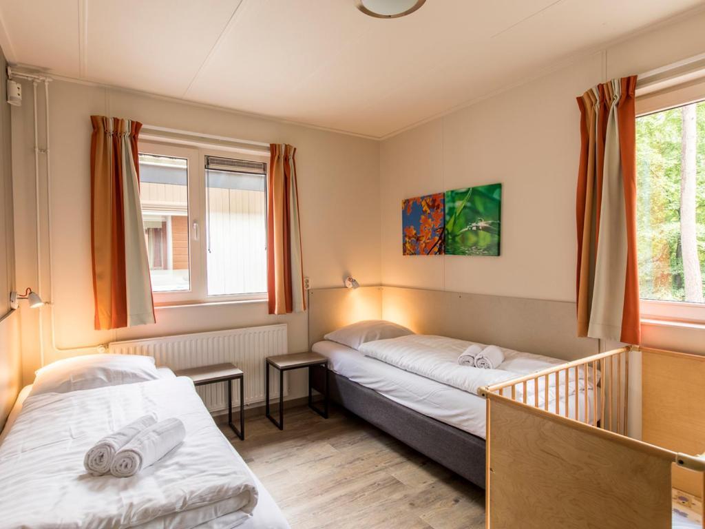 Comfort 6-Person Dog Bungalow In The Holiday Park Landal Heideheuvel Beekbergen Rom bilde