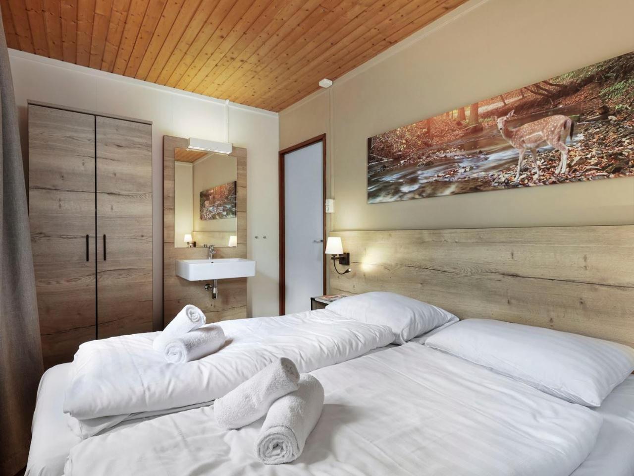 Comfort 6-Person Dog Bungalow In The Holiday Park Landal Heideheuvel Beekbergen Rom bilde