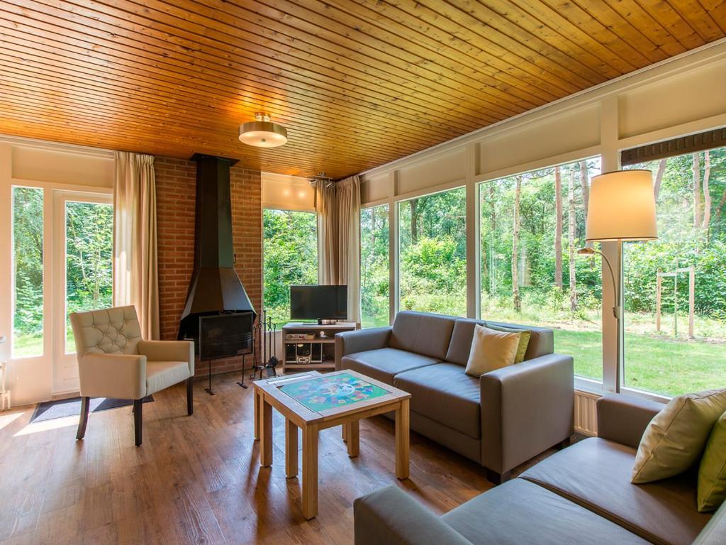 Comfort 6-Person Dog Bungalow In The Holiday Park Landal Heideheuvel Beekbergen Rom bilde